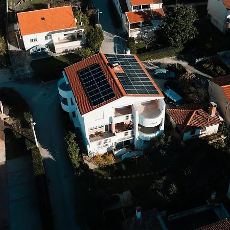 曼达公寓 扎达尔